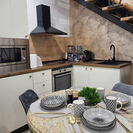 Sika Palladium Garden & Spa Central Apartment Arad Bagian luar foto