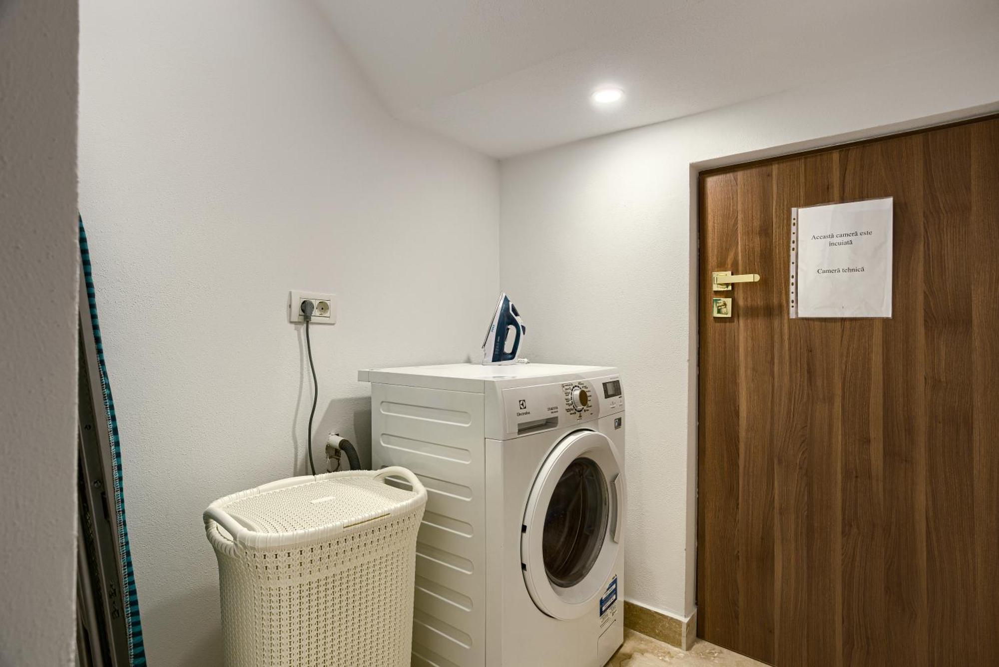 Sika Palladium Garden & Spa Central Apartment Arad Bagian luar foto
