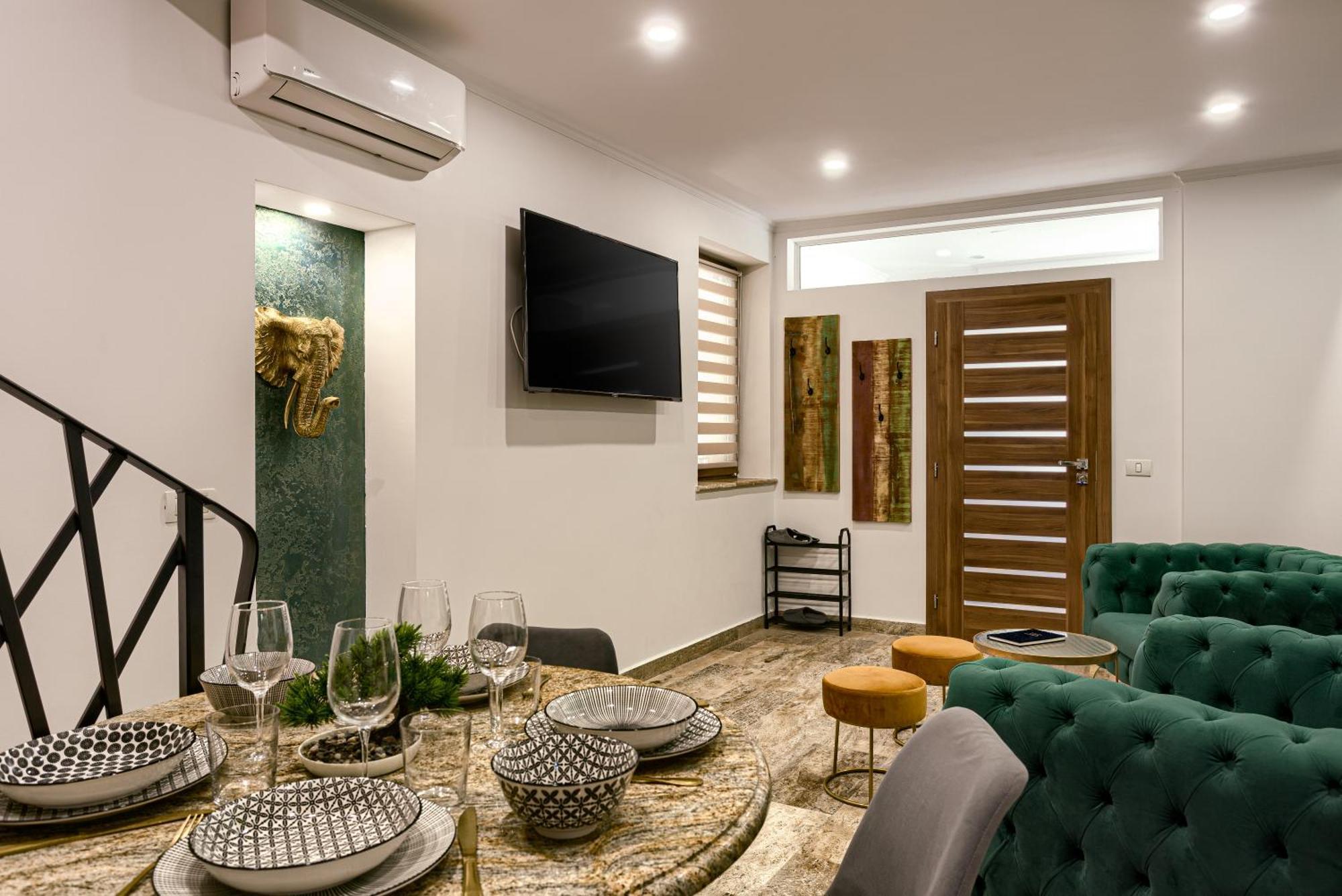 Sika Palladium Garden & Spa Central Apartment Arad Bagian luar foto