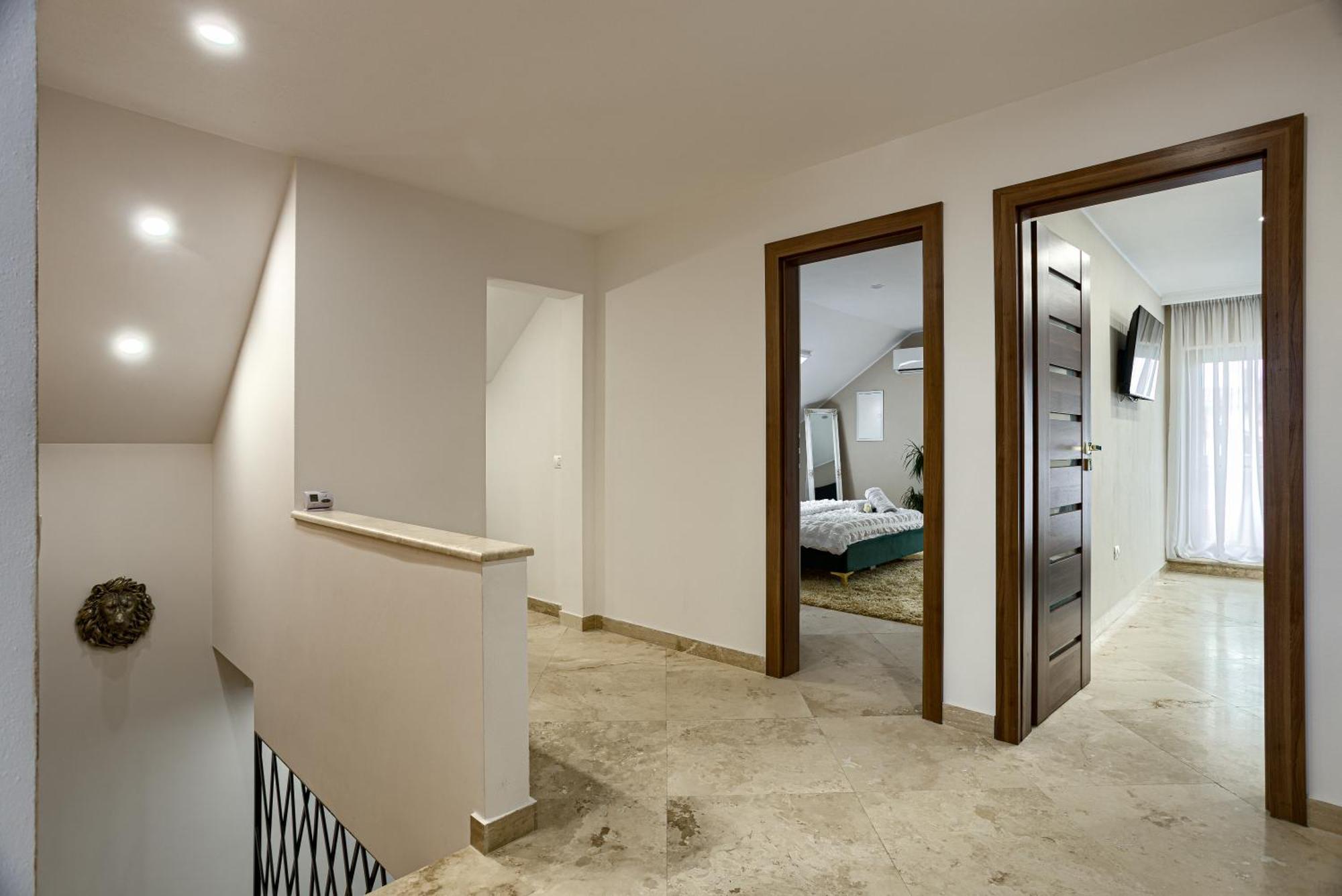 Sika Palladium Garden & Spa Central Apartment Arad Bagian luar foto
