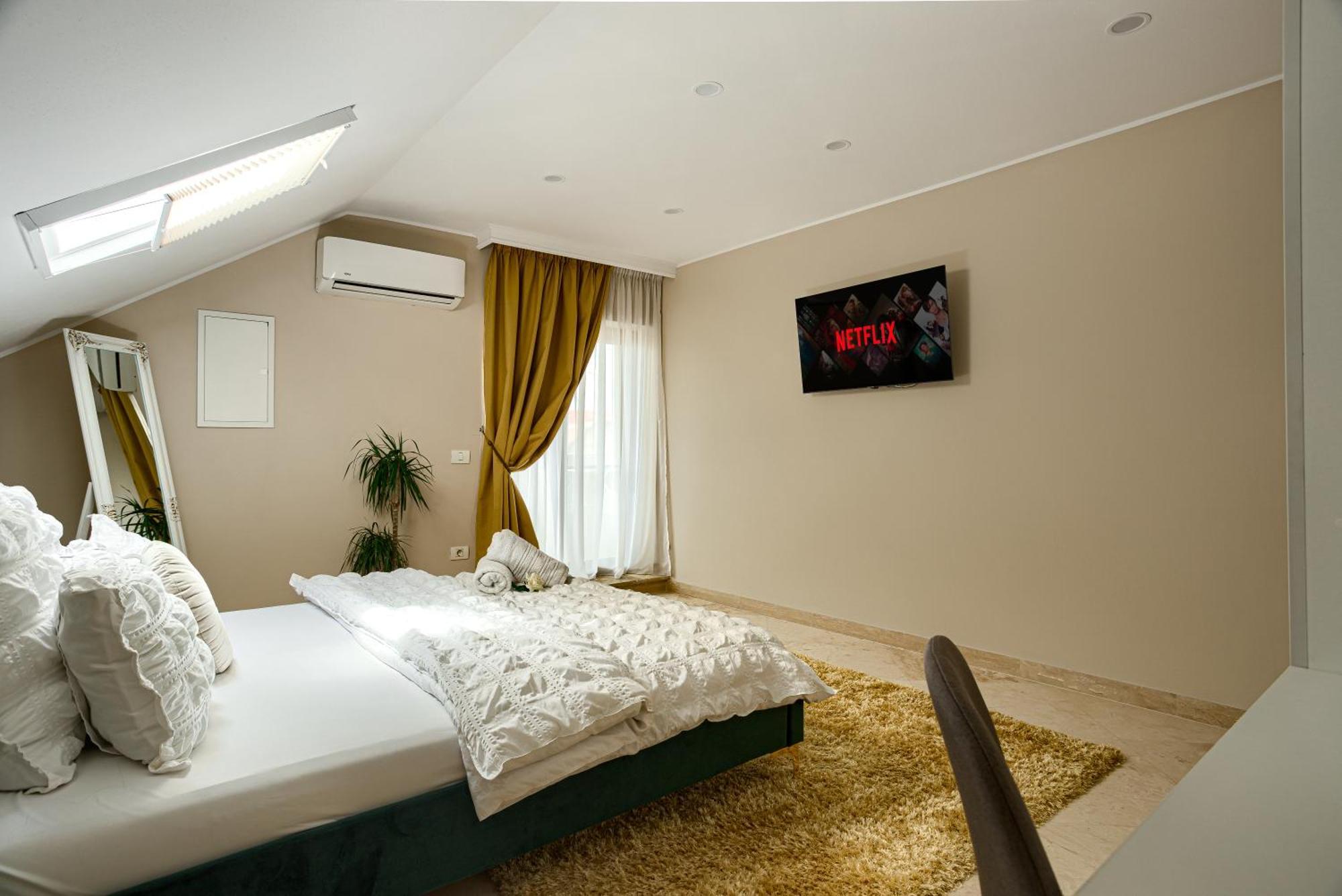 Sika Palladium Garden & Spa Central Apartment Arad Bagian luar foto