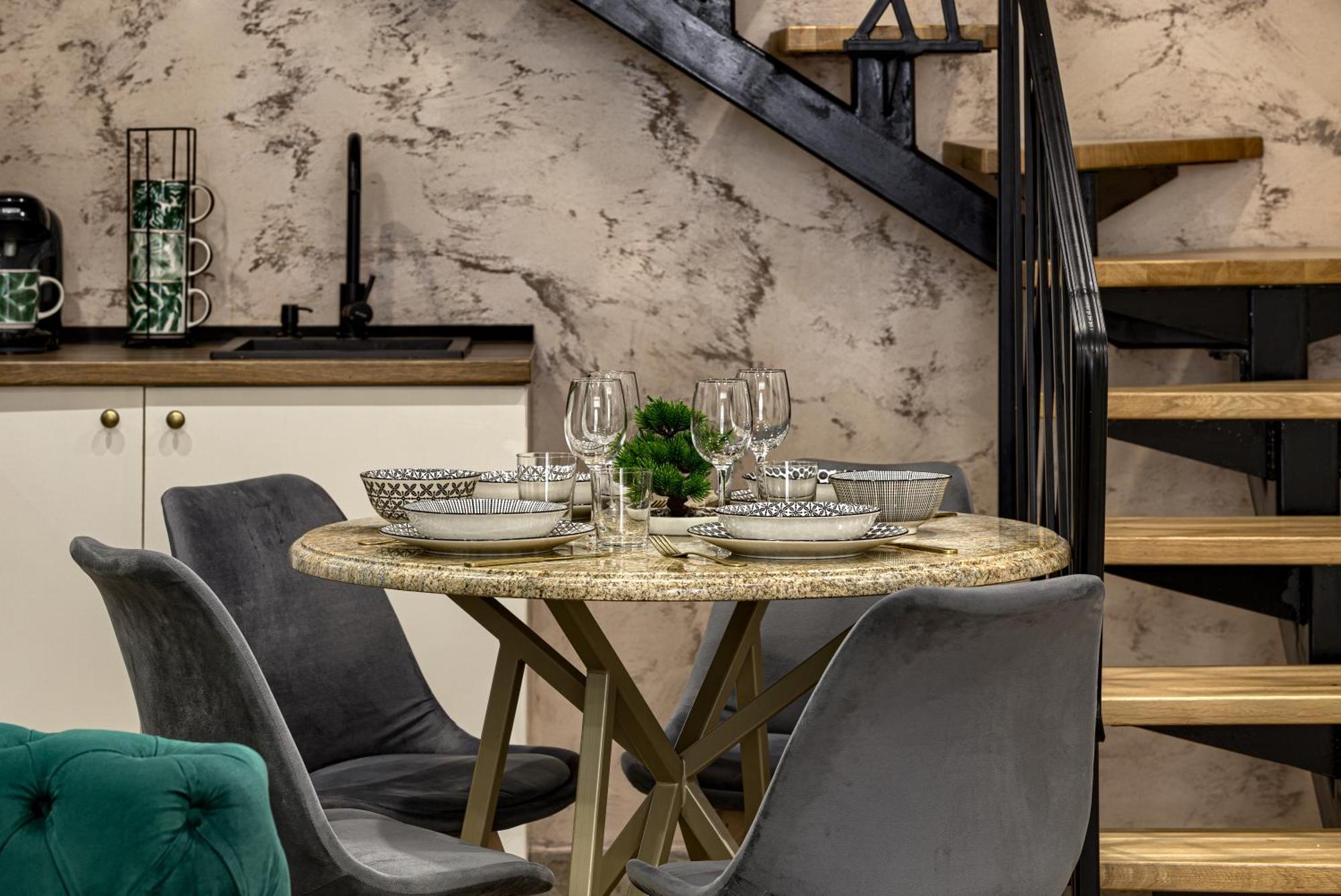 Sika Palladium Garden & Spa Central Apartment Arad Bagian luar foto
