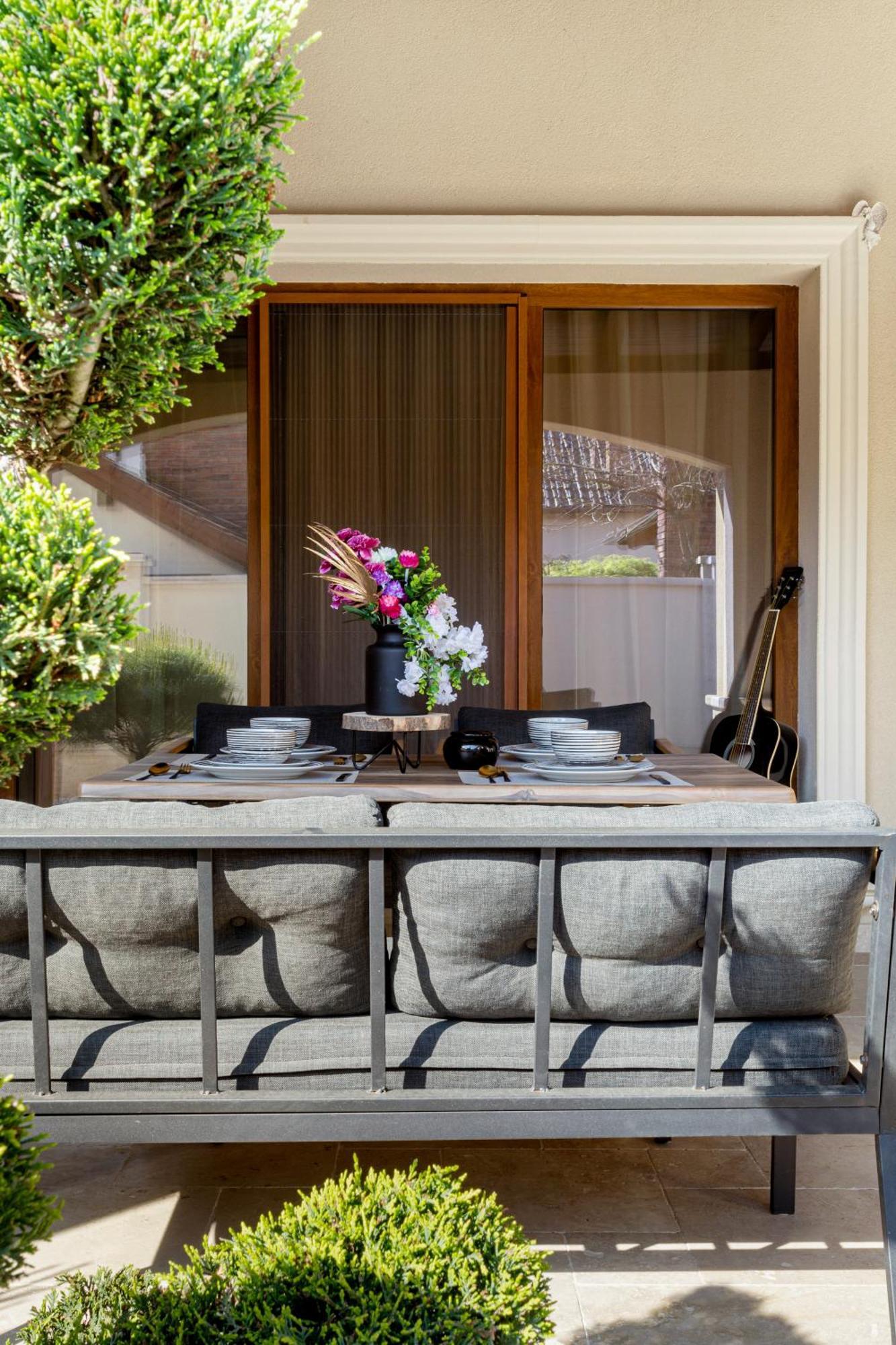 Sika Palladium Garden & Spa Central Apartment Arad Bagian luar foto