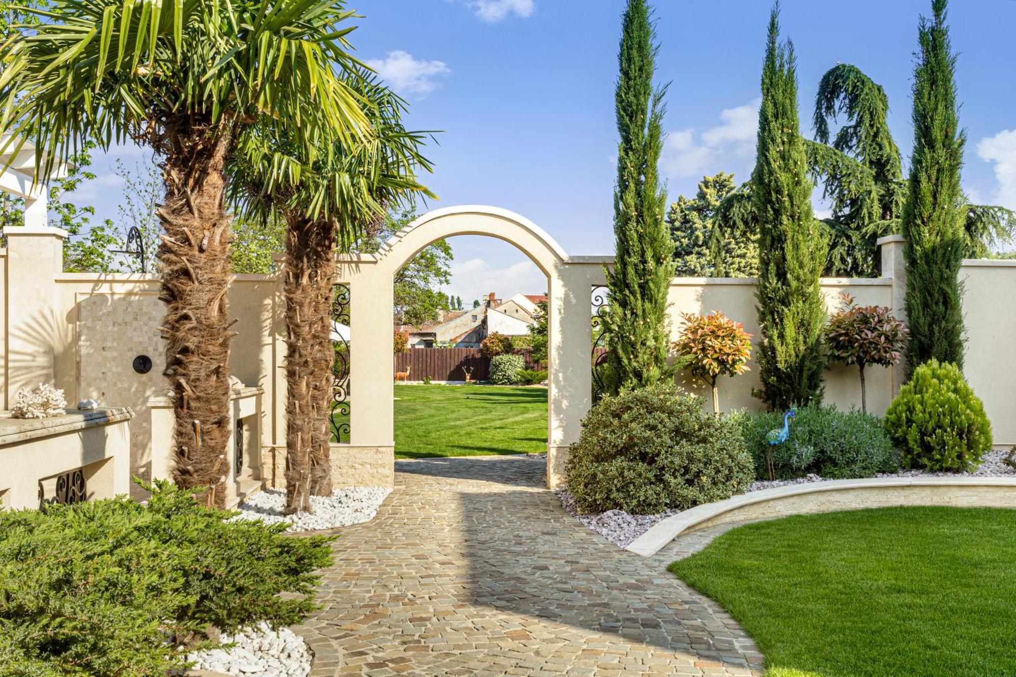 Sika Palladium Garden & Spa Central Apartment Arad Bagian luar foto