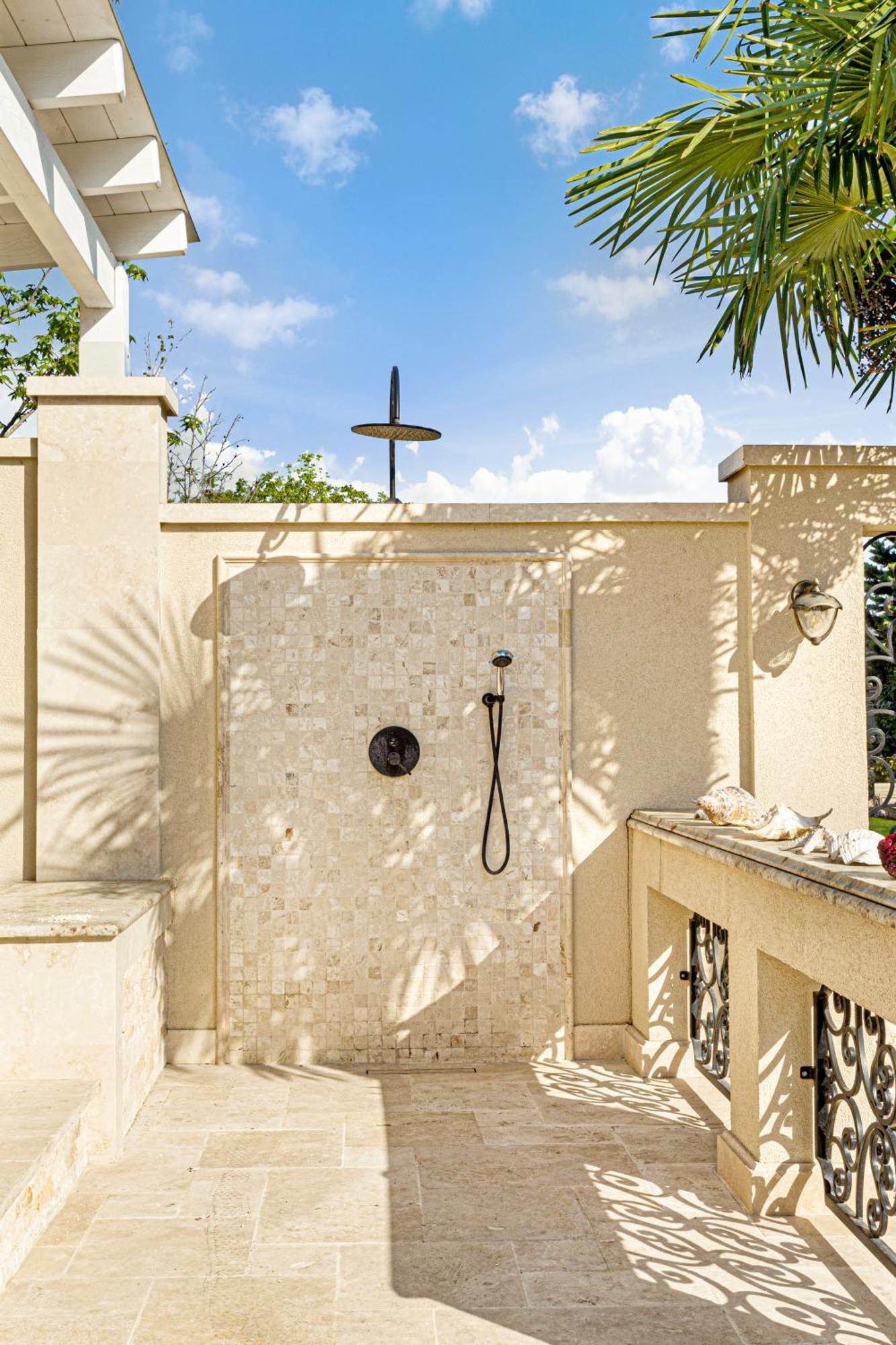 Sika Palladium Garden & Spa Central Apartment Arad Bagian luar foto