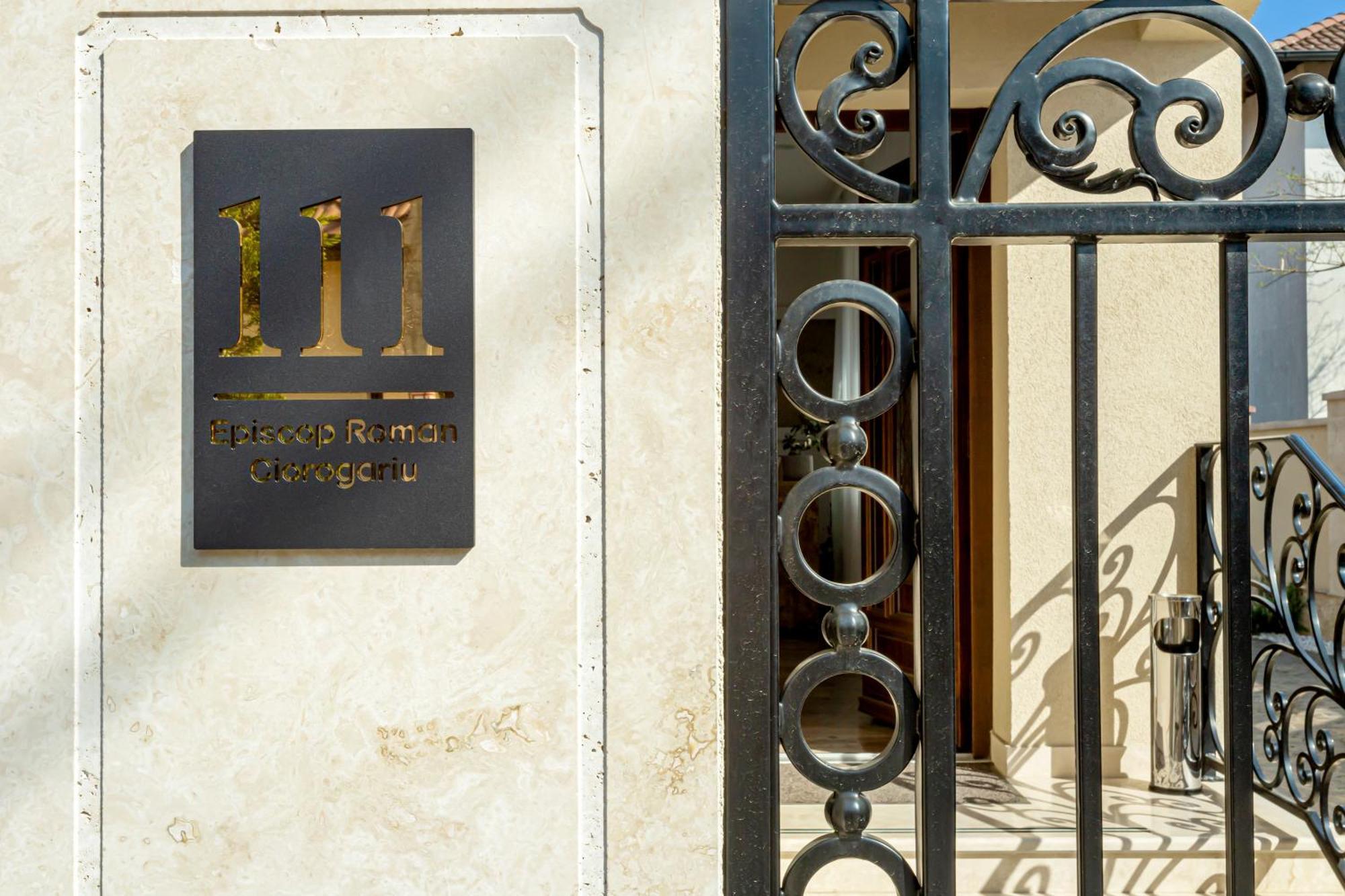 Sika Palladium Garden & Spa Central Apartment Arad Bagian luar foto